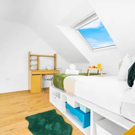 Spacious, Cosy Townhouse For Up To 9 Guests, In Centre With Allocated Parking! Birmingham