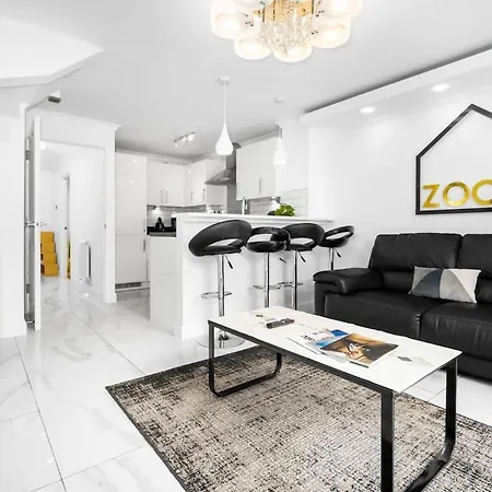 Spacious, Cosy Townhouse For Up To 9 Guests, In Centre With Allocated Parking! Apartman Birmingham