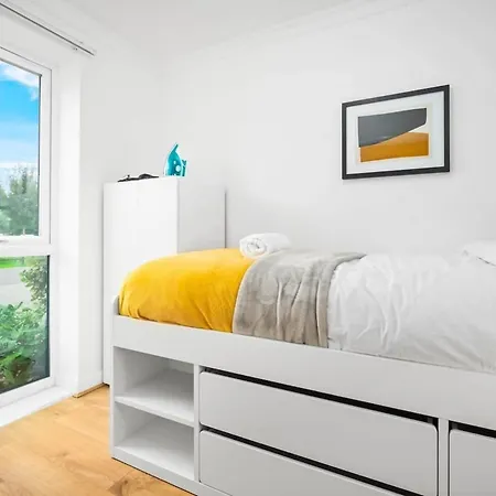 Spacious, Cosy Townhouse For Up To 9 Guests, In Centre With Allocated Parking! Apartman *
