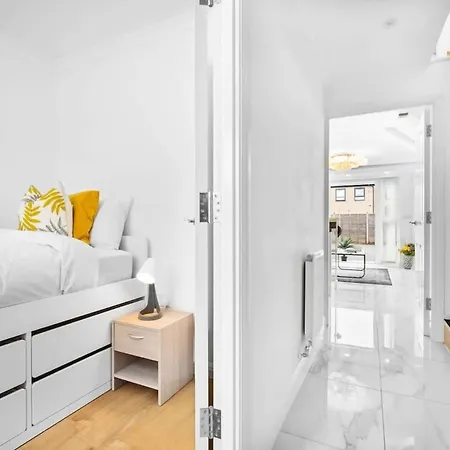 Apartman Spacious, Cosy Townhouse For Up To 9 Guests, In Centre With Allocated Parking! Birmingham