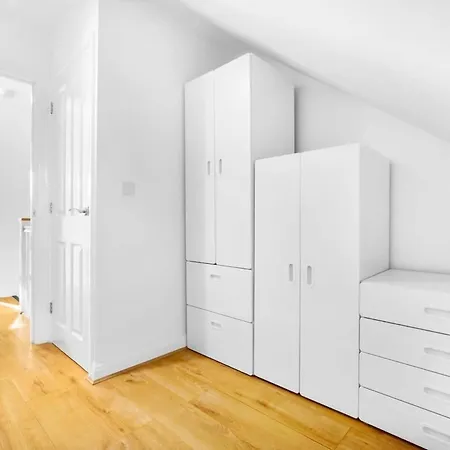 Spacious, Cosy Townhouse For Up To 9 Guests, In Centre With Allocated Parking! Birmingham